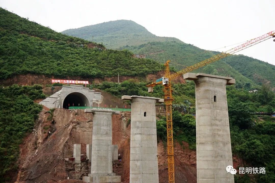 永广铁路与民太隧道相连的