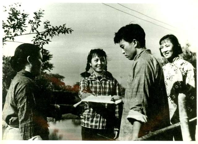 还记得1961年《枯木逢春》中的苦妹子吗?那时的尤嘉简直太美了!