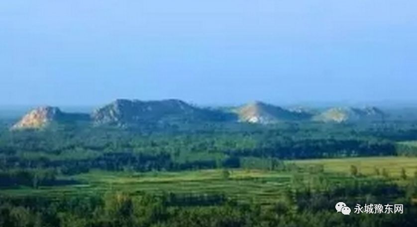 永城这座山像美人鱼叫鱼山山上有座白果寺据说李闯王曾借住一宿