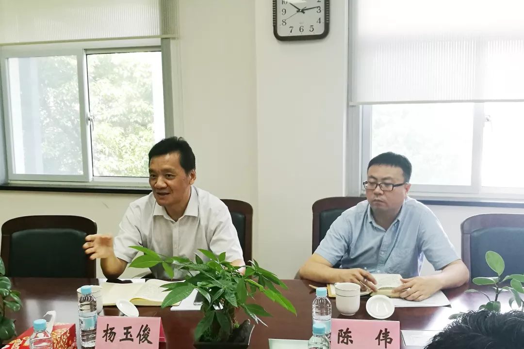 浦东新区人民检察院党组书记检察长杨玉俊至潍坊新村街道调研居委会