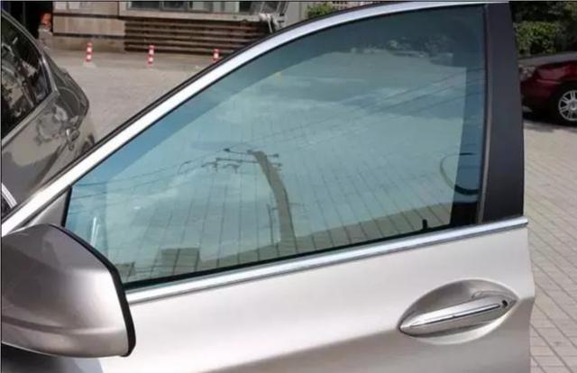 新车停在外面,最担心车窗玻璃被人为刮划,车膜本身具备防划伤功能
