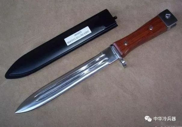 这是一款罕见的中国81式刺刀,这款我国独有的,有着令人生畏的四道血槽