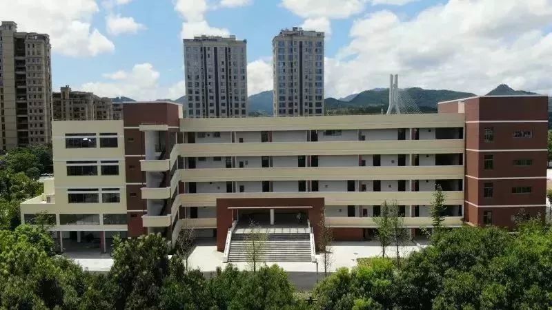 梅山中学二期项目,碧湖中学扩建(二期)项目投入使用,东港小学,碧湖镇