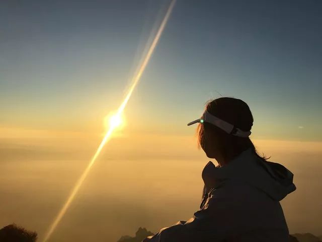 不负这一夜星夜攀登 那就,静静的等待它 拍照 留下每一刻 泰山,日出