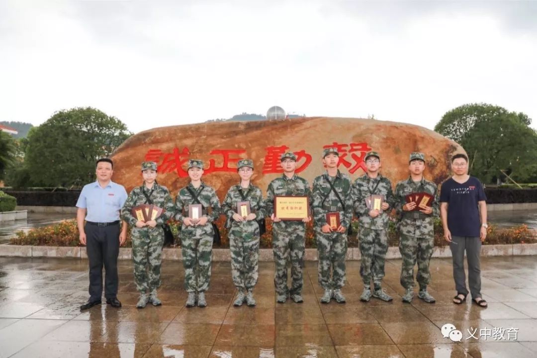 义乌中学学子参加浙江省首届学生军事训练营载誉而归