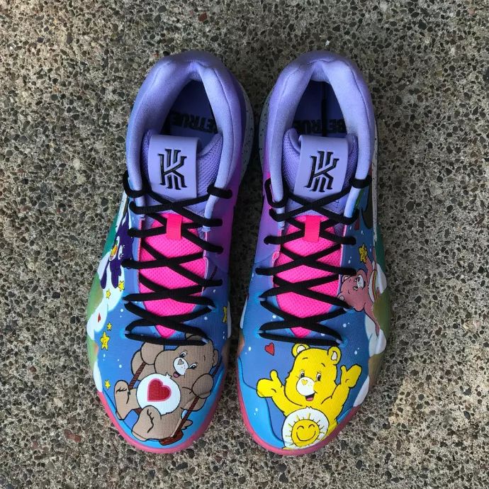 潮分享| 客制版Kyrie 4「Care Bears」美图欣赏