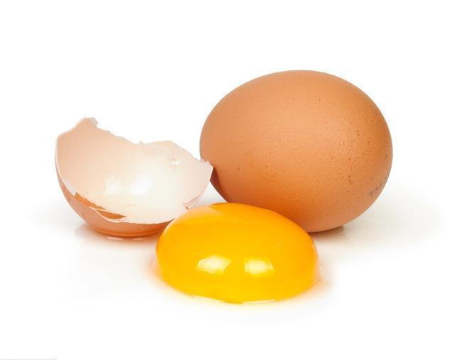 鸡蛋问高血压的朋友,为什么吃鸡蛋的时候要把蛋黄扔掉