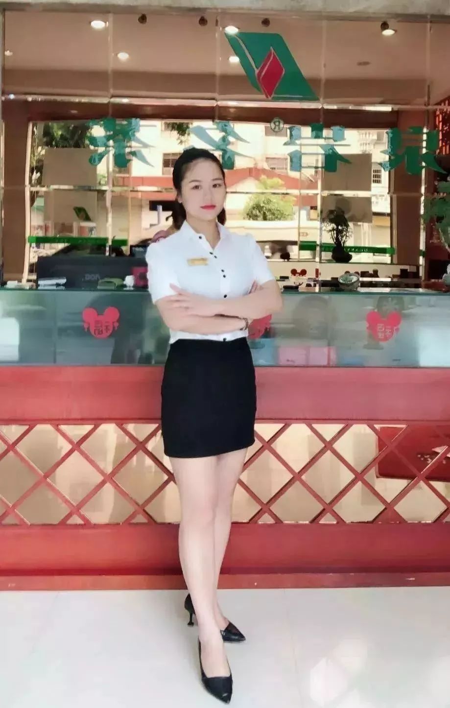 三位泉岩美女店长的故事