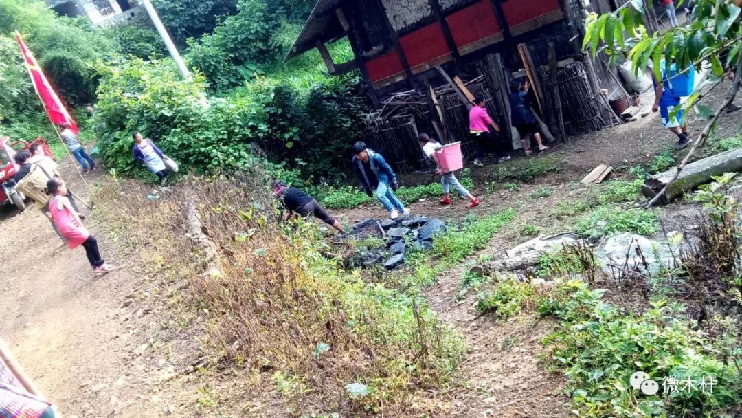 木杆漂坝村生地湾把爱护环境当成一种日常习惯