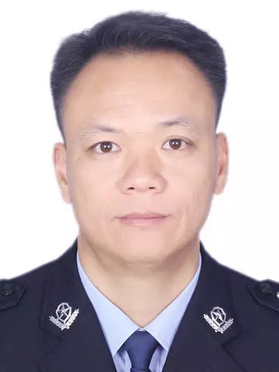 【扩散】请各位轻抬贵手,为从警18年的郭警官投票打call