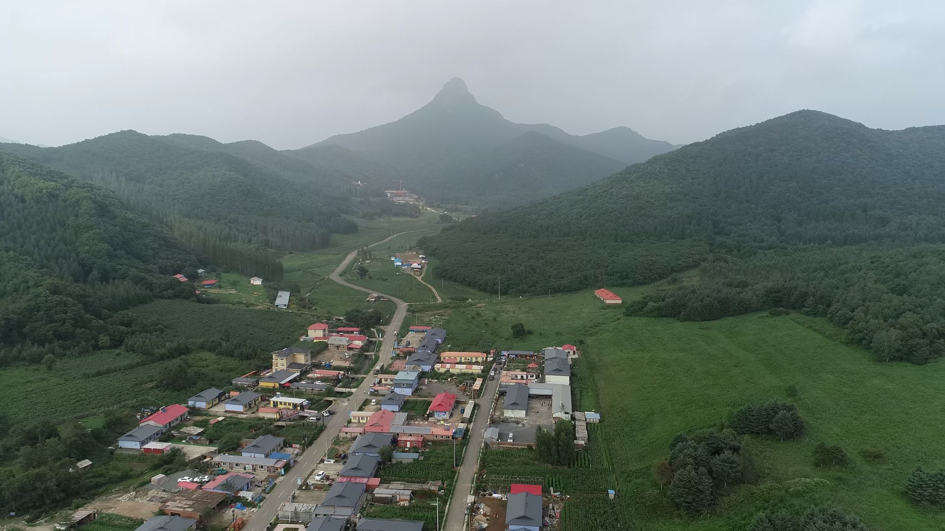 快乐暑假亲子游,风光秀丽帽儿山,航拍!