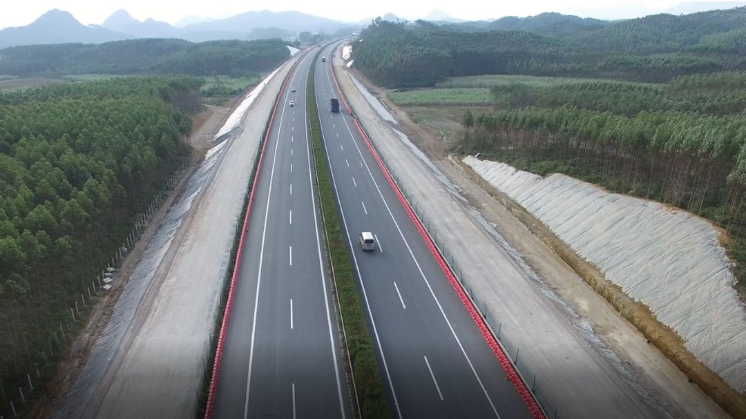 柳南高速公路改扩建项目管理验获评