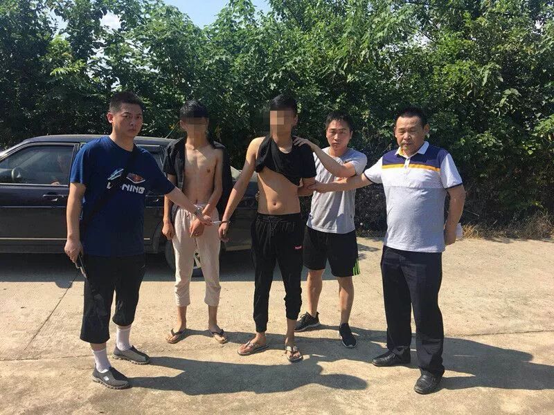 网友见面后被抢劫案发10天后民警酷暑中将其抓获