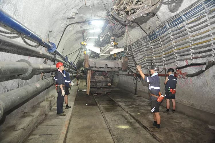 地轨变天轨,单轨吊整体打运支架在淮南矿区首获成功