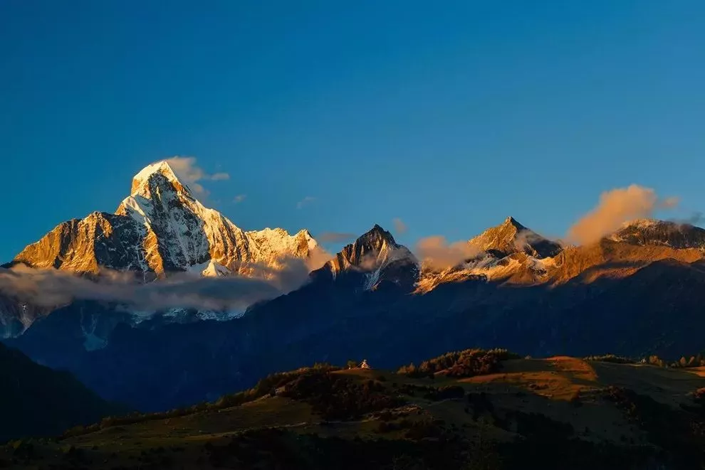 它就叫 四姑娘山.