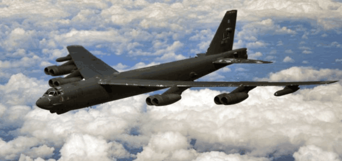 (b-52h"同温层堡垒"战略轰炸机)