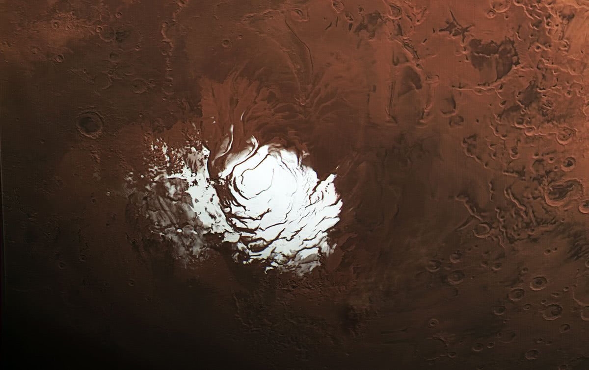 【钛晨报】火星上发现首个液态水湖，增加存在生命的期望