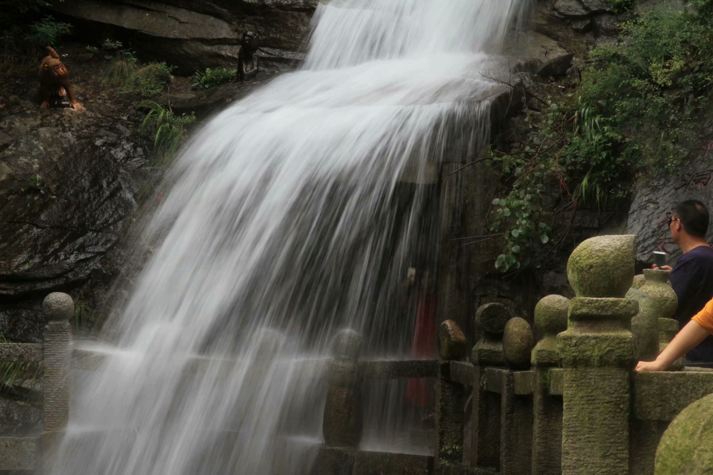 真正的花果山水帘洞瀑布在这里