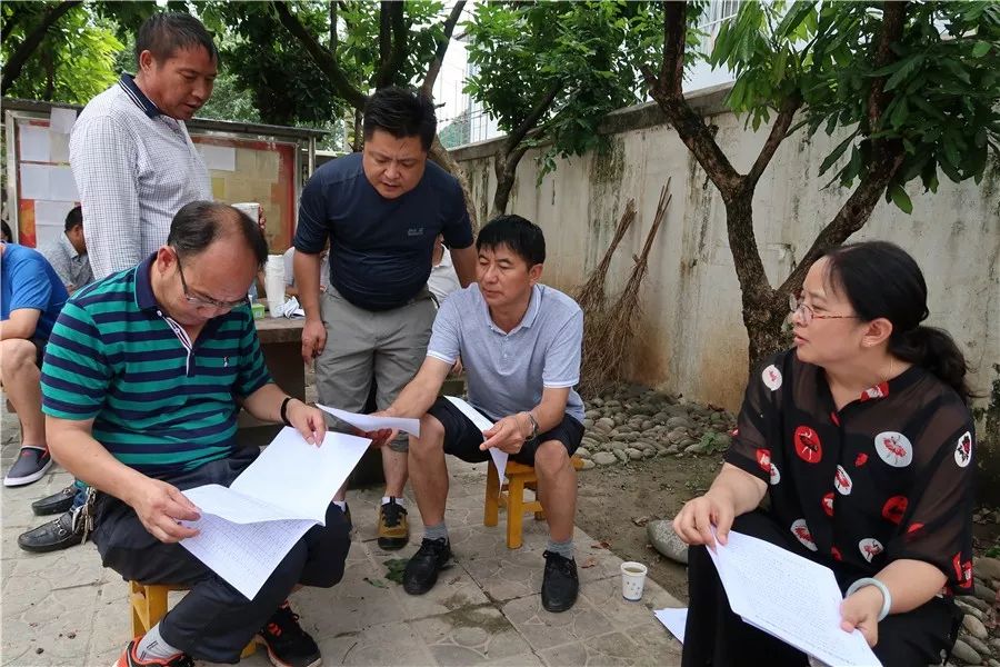 在为期两天的时间里,许副书记率队先后深入漕涧镇中心卫生院,民建乡