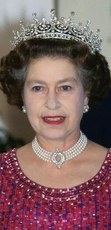 92岁英国女王坐拥珠宝江山为什么只爱它