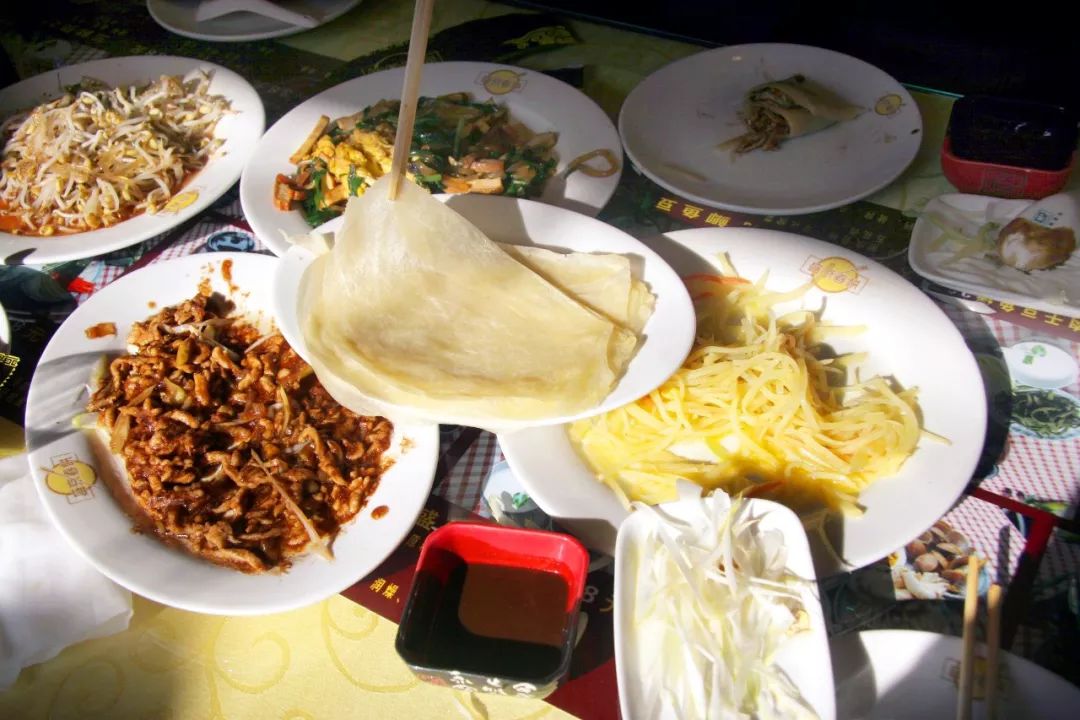 十三陵镇康陵村 正德春饼宴 要说哪里能吃到北京最地道的春饼宴, 那