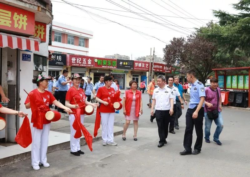 北京市公安局海淀分局到我局李浩警务室交流考察社区警务工作