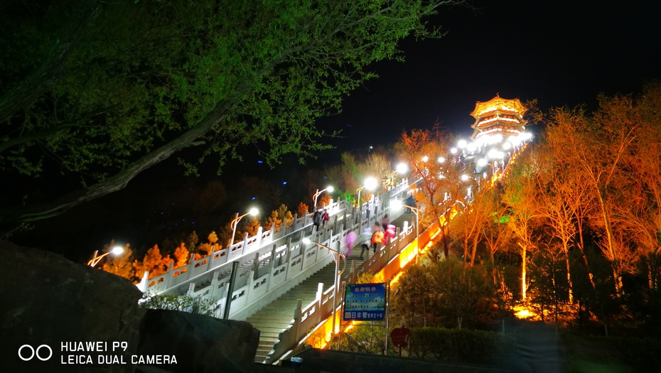 东岳山位于固原城东,是固原著名的佛,道两教寺院,也是固原人假日休闲