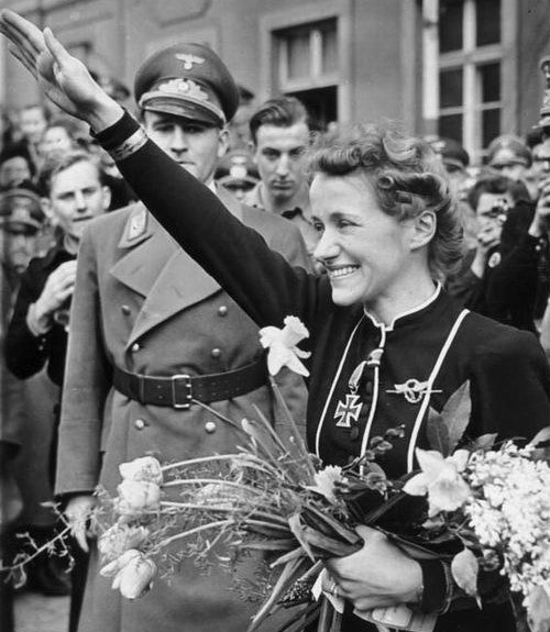 她是納粹第一女飛行員，德國戰敗時，單槍匹馬去救希特勒 歷史 第3張