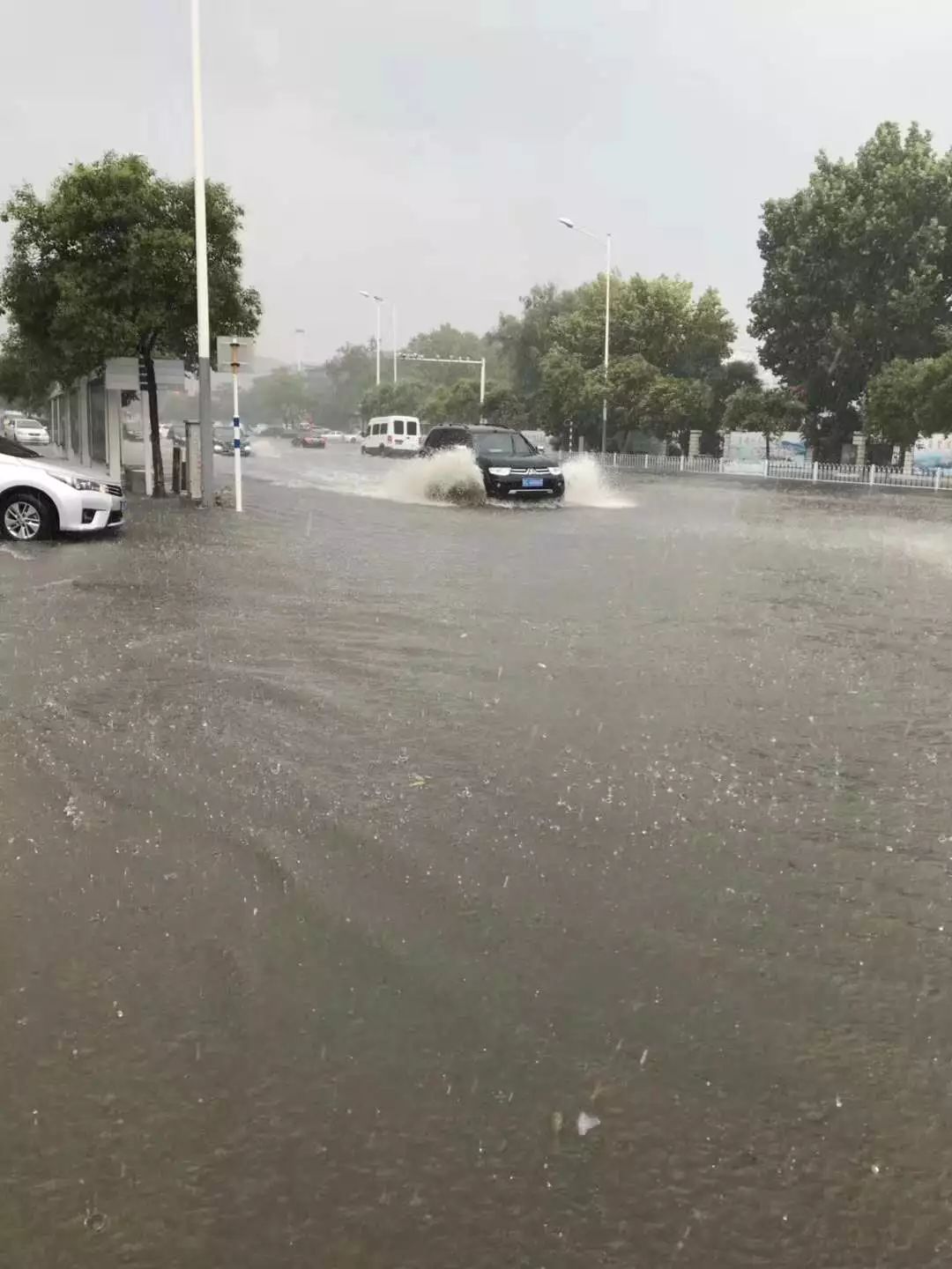 8-9级大风还有大暴雨!没带船出门的赶紧回家吧