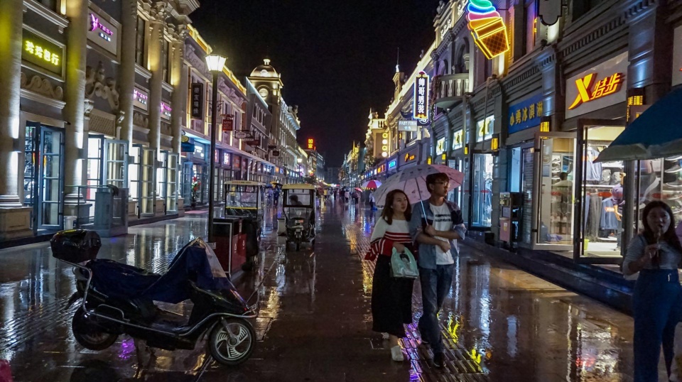 开封:整修一新的马道街雨夜更浪漫