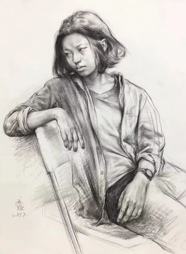 画素描半身像最需要注意头颈肩,动态结构关系