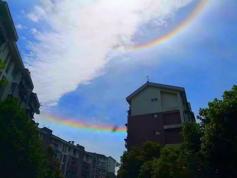 美翻!都江堰喜提"日晕 双彩虹"天象美景!