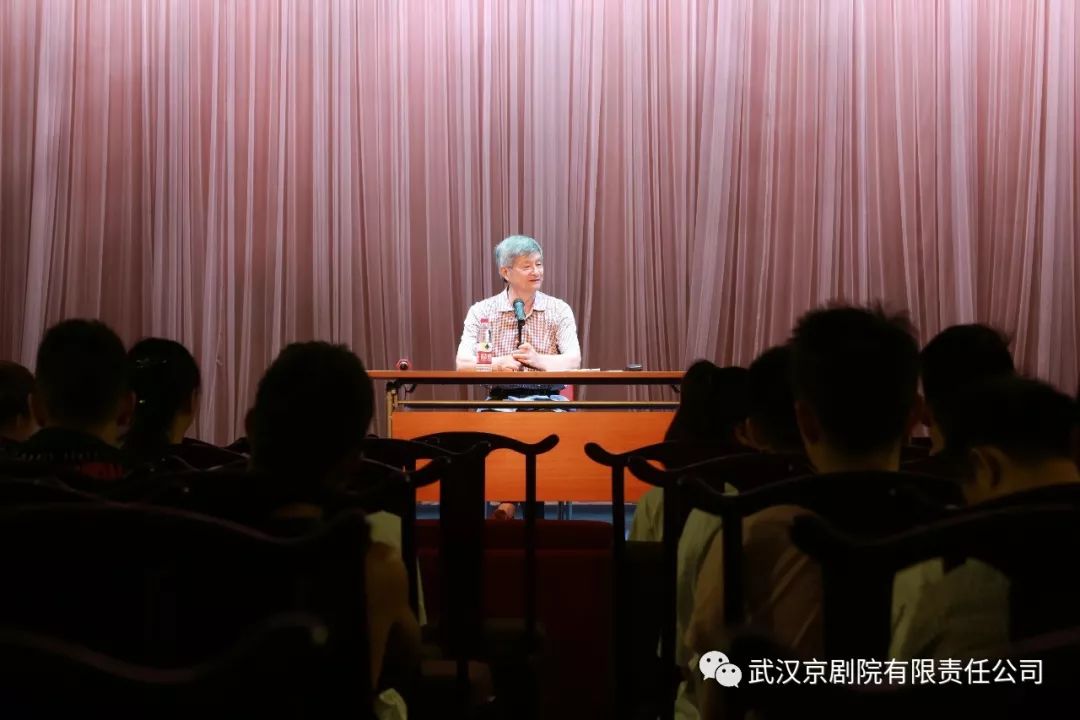 原武汉歌舞剧院副院长,原武汉艺术学校校长沈承宙老师