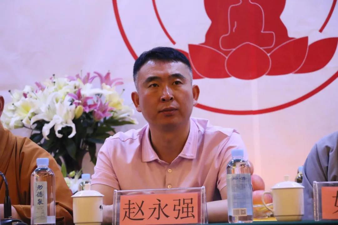 其它 正文  五台山党工委副书记,管委会副主任,宗教事务局局长赵永强