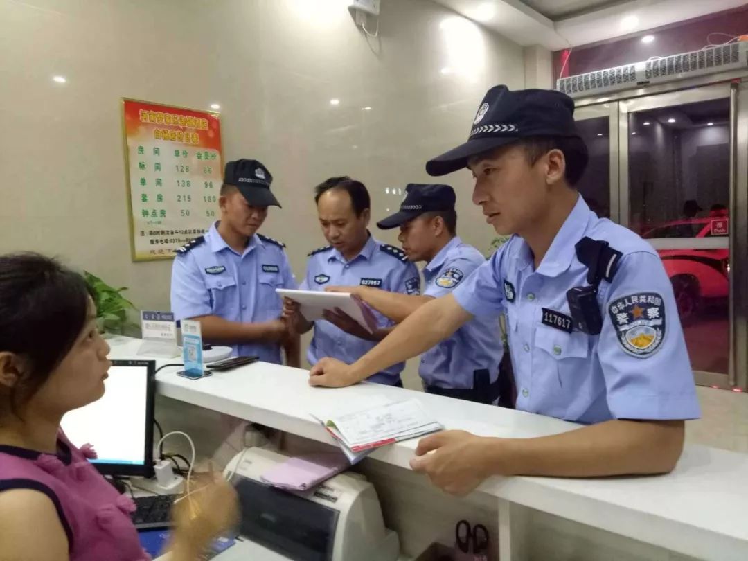 7月3日,民警冯万安,曹红飞,杜明浩经过大量摸排,从中发现案件线索