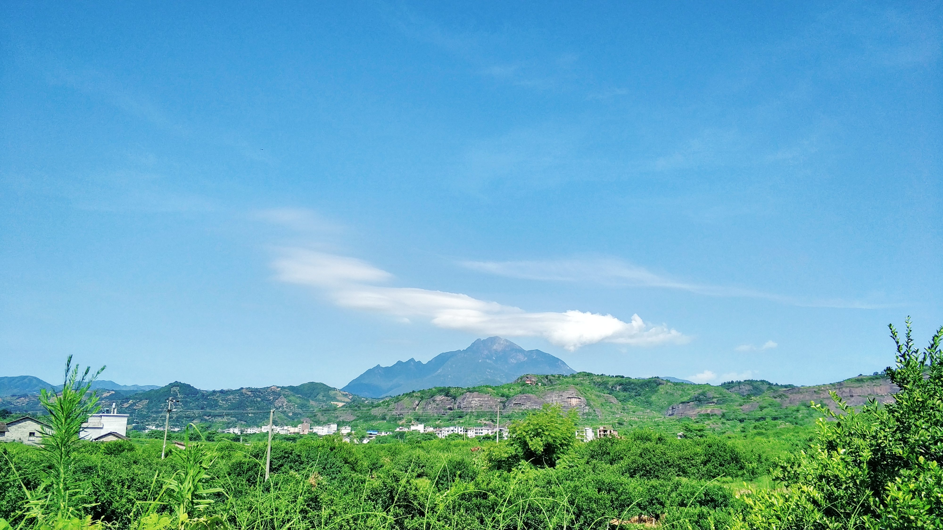 江西省抚州市南丰县市山镇沙岗村马溪组军峰山脚下龙王窟-闯溪流