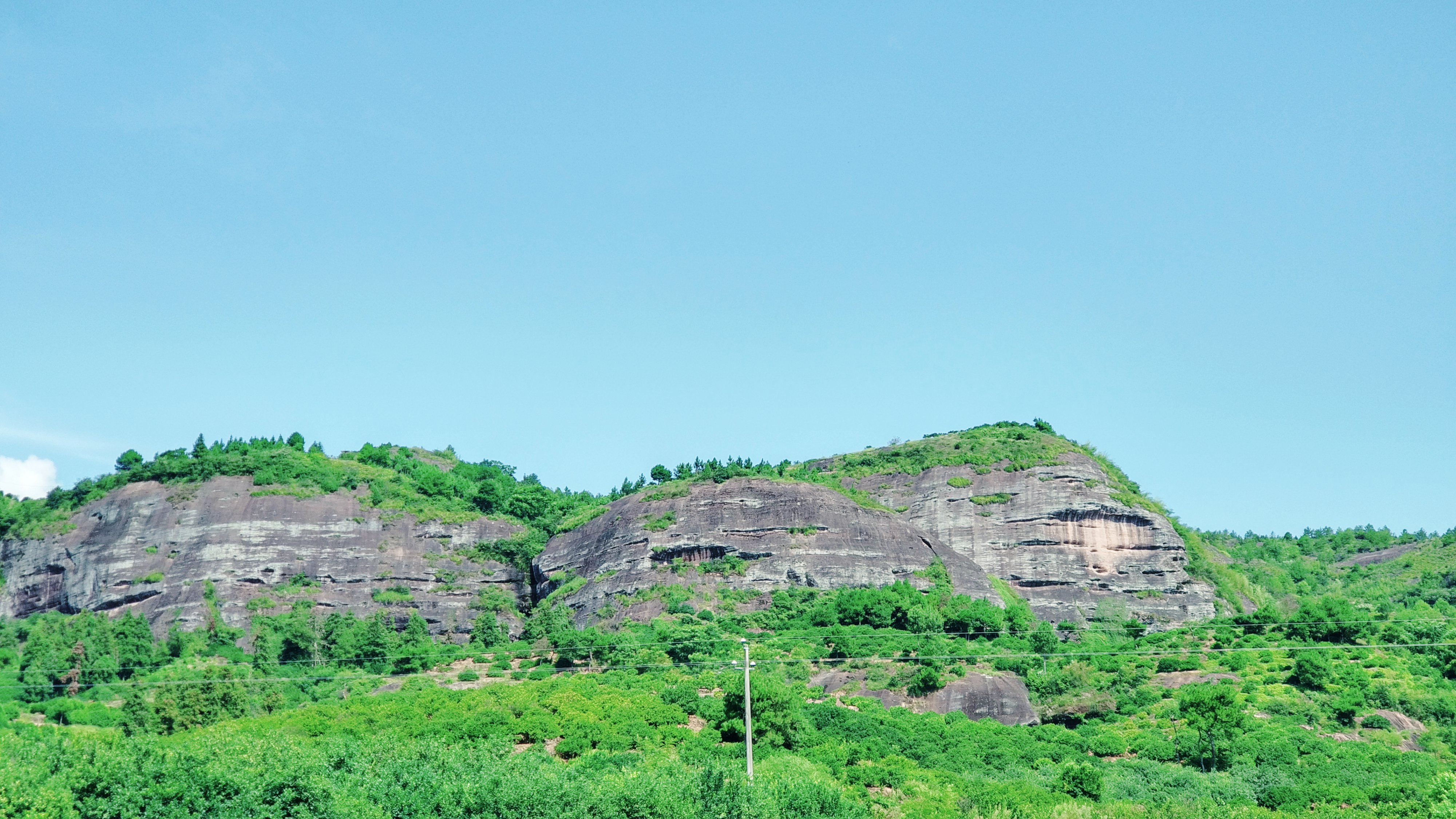 江西省抚州市南丰县市山镇沙岗村马溪组军峰山脚下龙王窟-闯溪流