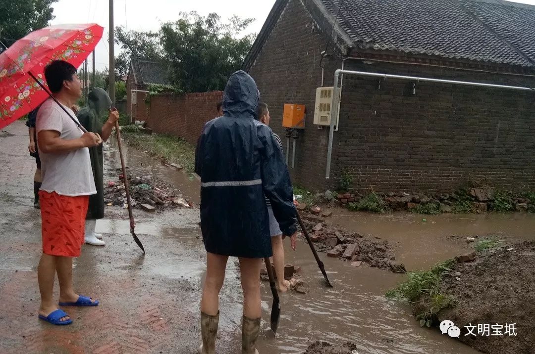 宝坻大雨,你在狂刷朋友圈或抱怨排水,而他们却在做这些.