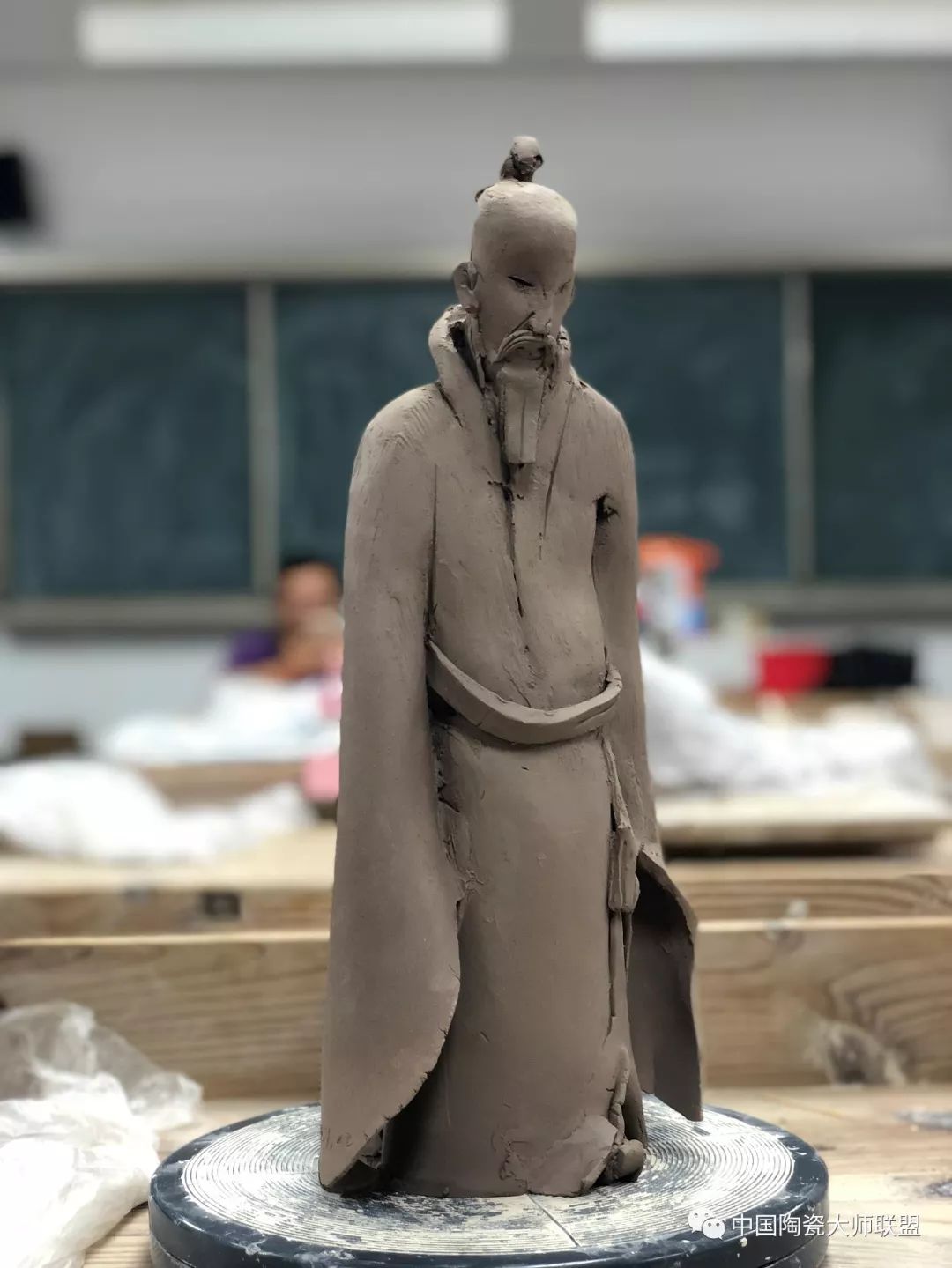 享誉海内外的独门绝技传授-《罗小平教授雕塑泥片成型
