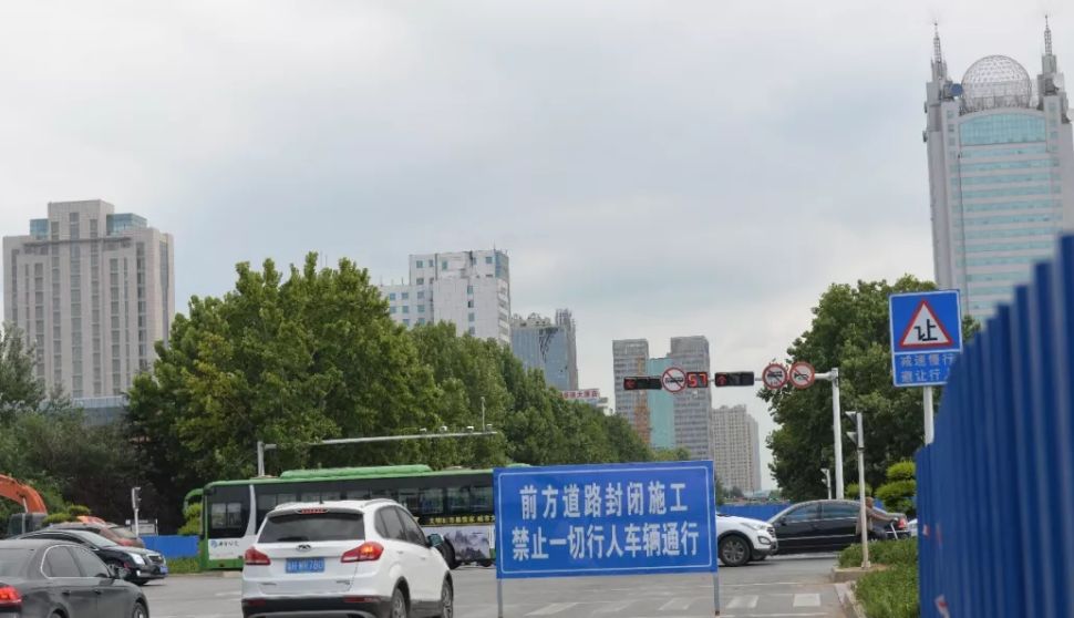 即日起,济宁龙行路,供销北路,环城西路等城区的多条道路进行施工,预计