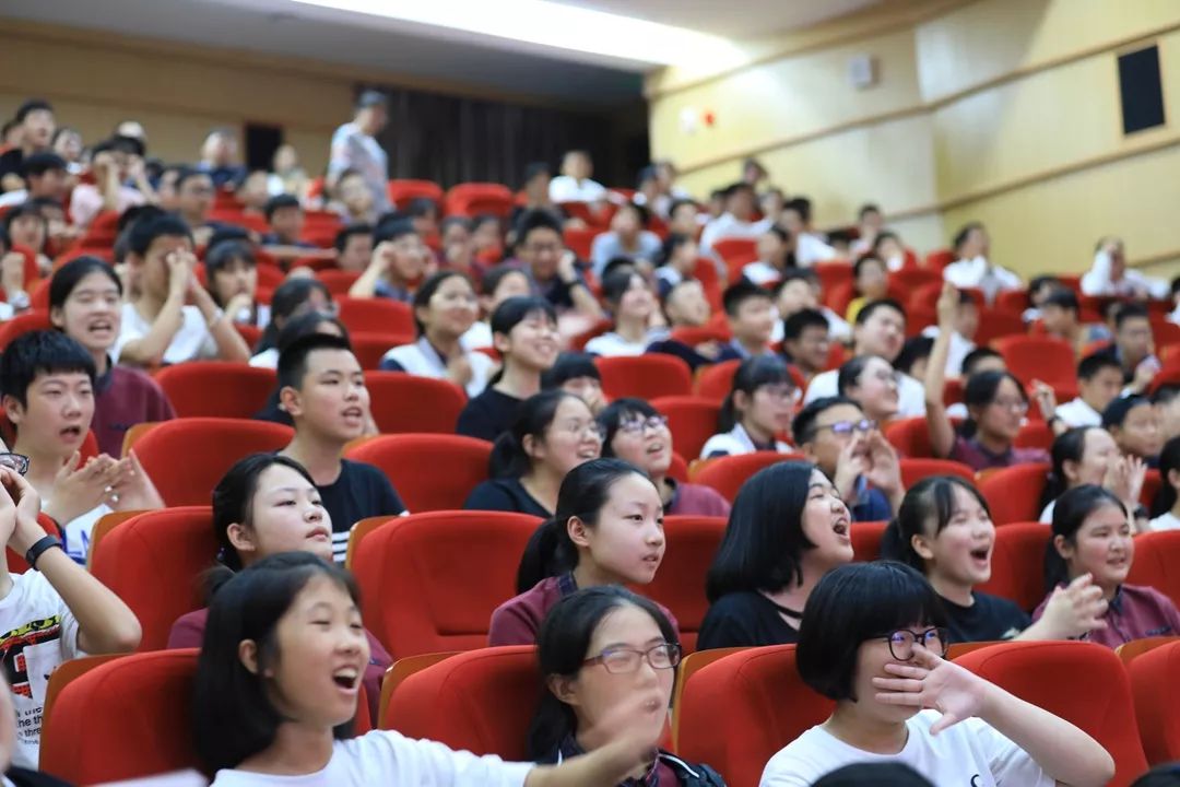 展异域文化扬青春激情记2018杭州银湖实验中学夏令营英语晚会