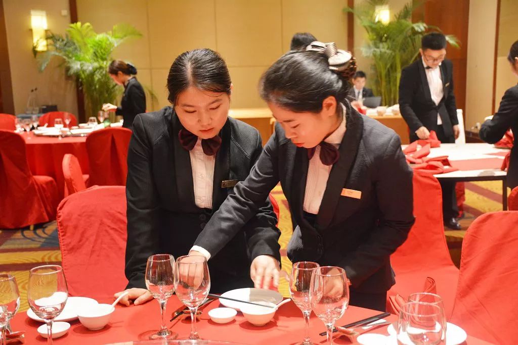 上海松江开元名都大酒店高级宴会服务师专项培训圆满