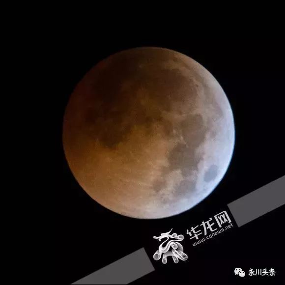 初亏状态下的月亮(3点02分摄).记者 石涛 摄