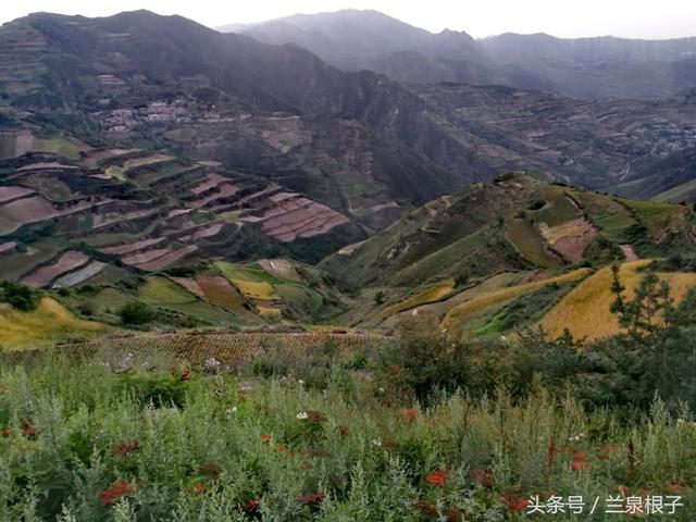 兰州南部大尖山的暮色美景