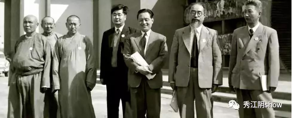 上世纪五十年代 巨赞法师(左三)与赵朴初(右三)等在一起新中国成立