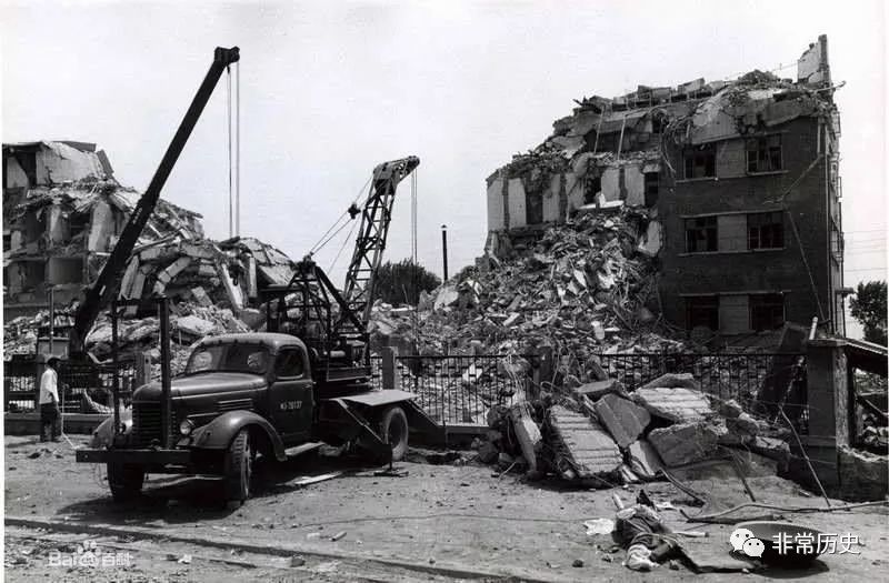 1976年7月28日 中国河北唐山发生震级为7.8级的大地震