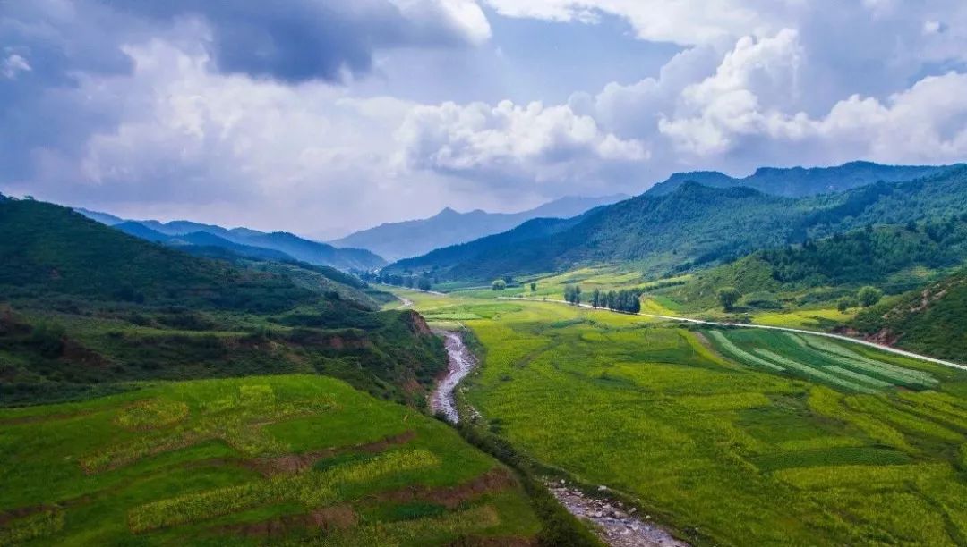 在交城的山水间,唱出了千年古县的厚重与沧桑,流淌出炽热的文化血脉