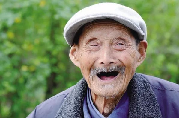 百岁老人身上长寿健康的特征,赶快自查你占了几条?