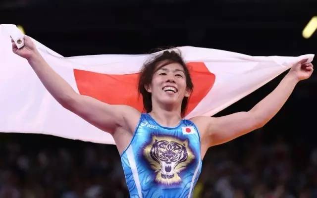 吉田 沙 保 里 吉田沙保里も勝てない兄嫁・吉田恵理香は10歳年の差婚だった！ヤンキー時代の写真は？深イイに三度目の登場