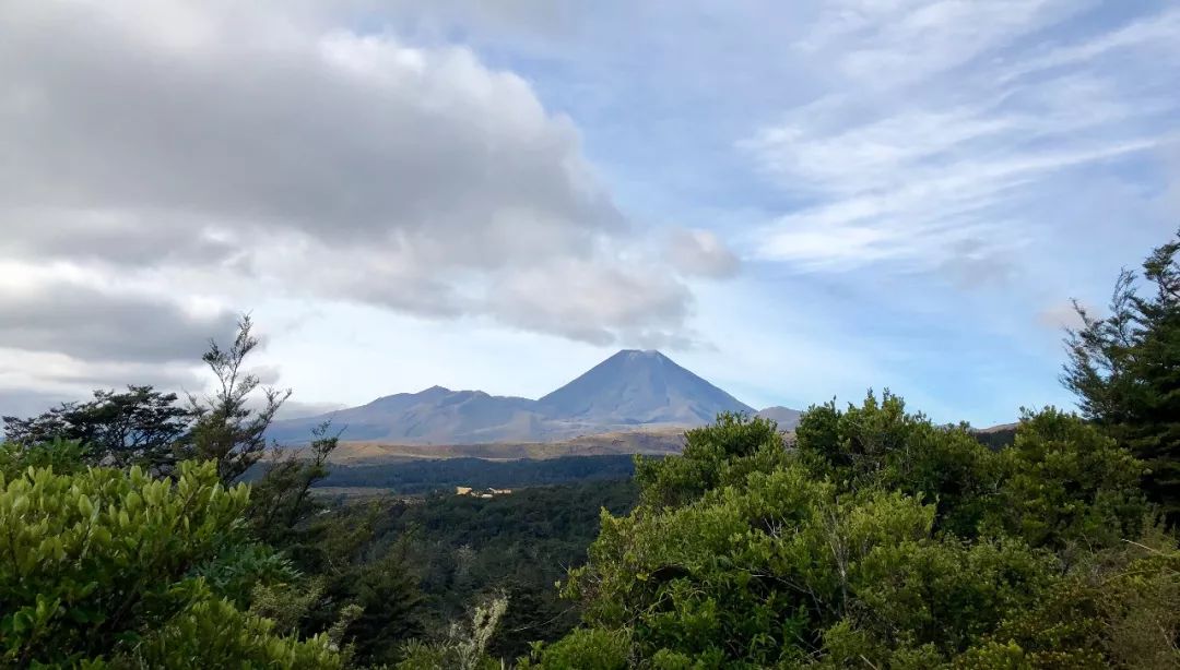 汤加里罗活火山区域,属于新西兰比较man的一面,《魔戒》里的末日山就